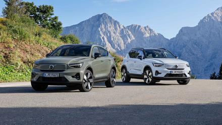 Prägnante Front mit LED-Leuchten. Links der XC40, rechts das SUV-Coupe C40.