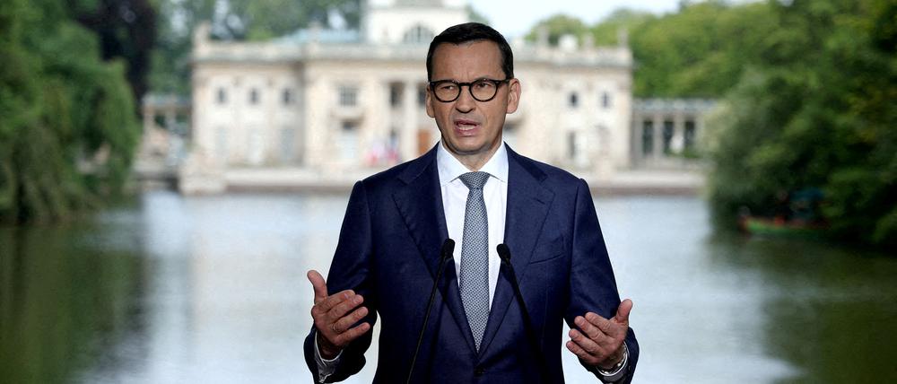 Mateusz Morawiecki während einer Pressekonferenz.