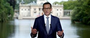 Mateusz Morawiecki während einer Pressekonferenz.