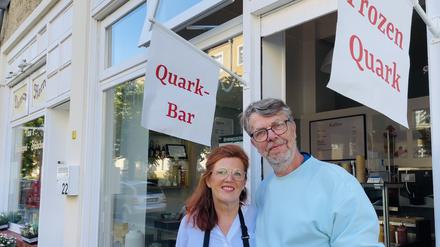 Carola Pawlak und Kurt Krieger-Pawlak in der Quarkbar.
