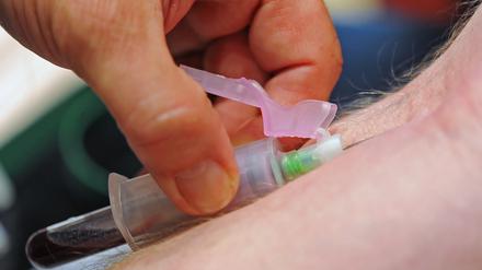 Nur Ärzte und medizinisches Fachpersonal dürfen Blut abnehmen.