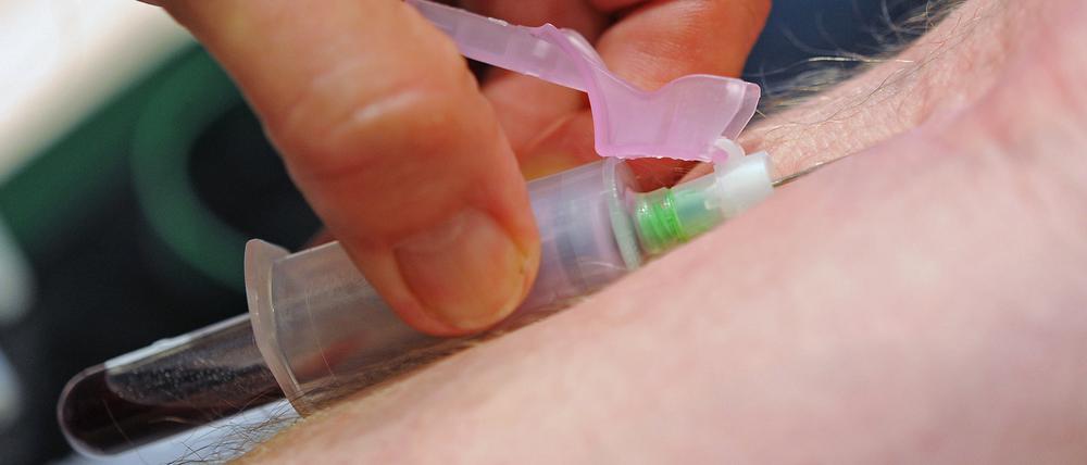 Nur Ärzte und medizinisches Fachpersonal dürfen Blut abnehmen.