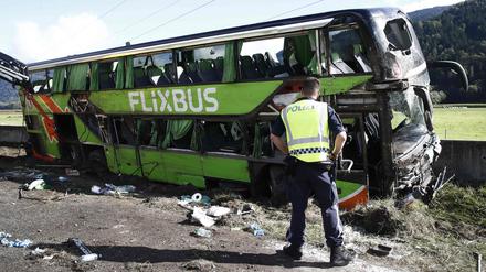 Eine 19-Jährige starb, 46 Insassen wurden bei dem Unfall verletzt. 