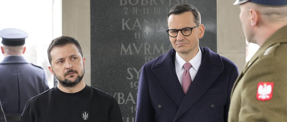 Wolodymyr Selenskyj (l.), Präsident der Ukraine, und Mateusz Morawiecki (M.), Ministerpräsident von Polen (Archivfoto).