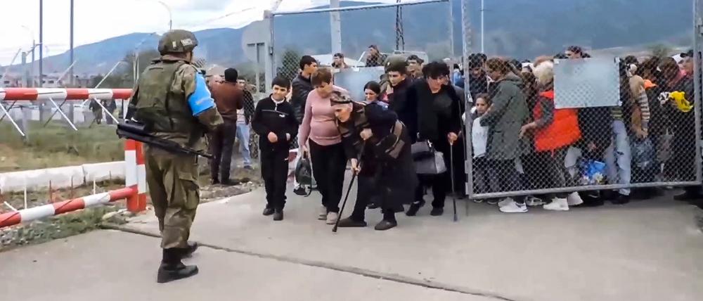 Schutzsuchende Bergkarabach-Armenier: Hunderte Tote, darunter Kinder.