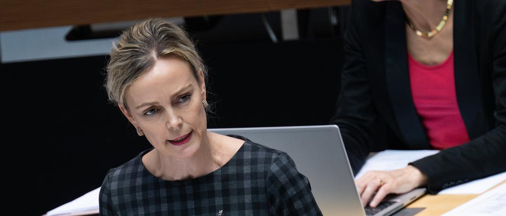 21.09.2023, Berlin: Manja Schreiner (CDU), Berliner Senatorin für Mobilität, Verkehr, Klimaschutz und Umwelt, spricht während der 35. Plenarsitzung des Berliner Abgeordnetenhauses. Foto: Sebastian Christoph Gollnow/dpa +++ dpa-Bildfunk +++