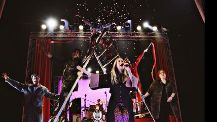 Rösingers Singstück mit illustren Gästen sprüht vor Einfällen. Und kommt ohne einen Durchhänger aus.