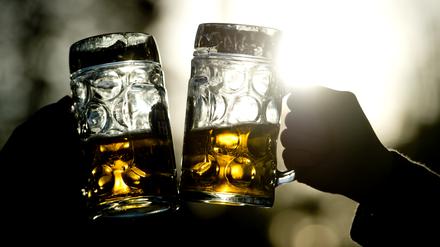 Unter Aufsicht der Eltern ist der Konsum von Bier bereits ab 14 Jahren erlaubt.