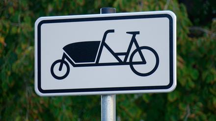 Schild mit Lastenfahrrad.