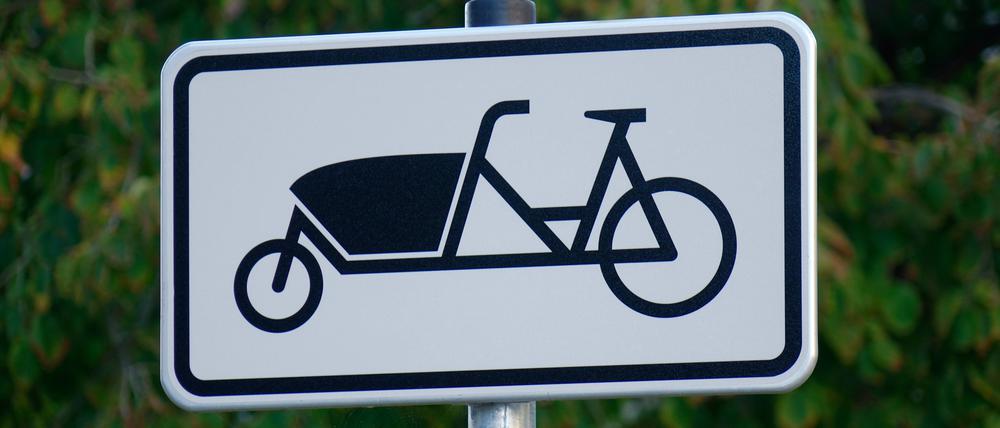 Schild mit Lastenfahrrad.