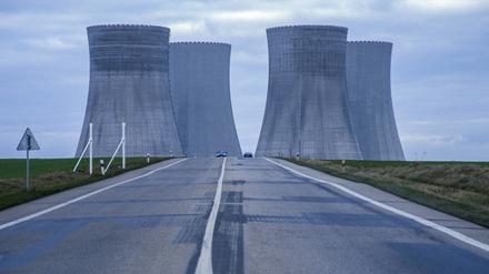 Kühltürme des Atomkraftwerks Temelin in der Tschechischen Republik.