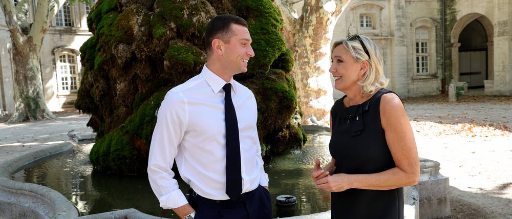 Marine Le Pen and Jordan Bardella.