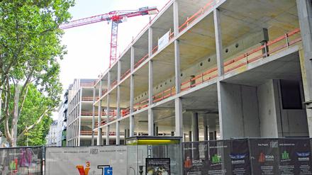 Am Berliner Kurfürstendamm ruhen die Bauarbeiten für das Großprojekt „Fürst“. Bald soll es aber weitergehen.