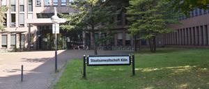 Der Staatsanwaltschaft Köln wurde Verzögerung bei der Herausgabe der Unterlagen vorgeworfen.