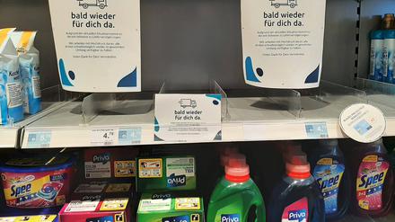 Wegen Lieferengpässen bleiben Regale leer.