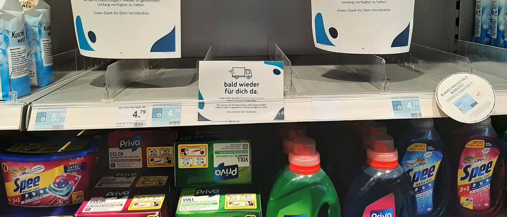 Wegen Lieferengpässen bleiben Regale leer.