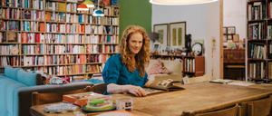 Alexa Hennig von Lange ist eine deutsche Schriftstellerin und Moderatorin. 