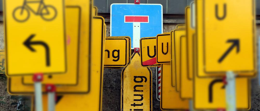 Verkehrsschilder, Schilderwald, Verkehr, Umleitung, Baustelle