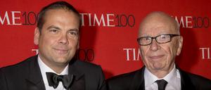 Gilt unter Fachleuten als erzkonservativ: Lachlan Murdoch (l.) übernimmt die Nachfolge seines Vaters Rupert.