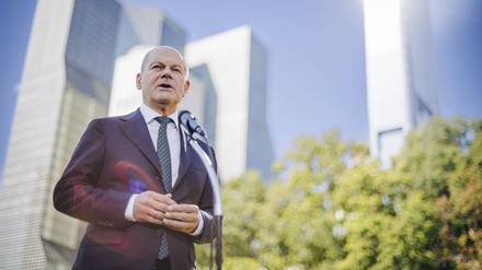 Olaf Scholz bei einem Pressestatement in New York.