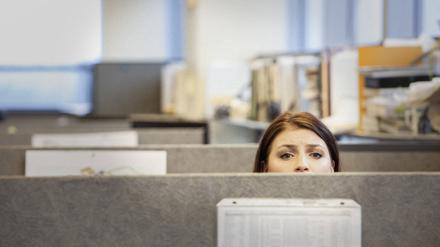 Hat das Büro noch eine Zukunft? Und wenn ja: Wie sieht sie aus? Unternehmen, Forscher und Architekten wagen einen Ausblick.