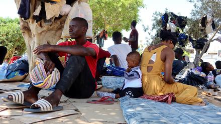 Migranten in Sfax in Tunesien.