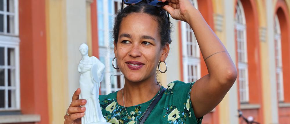 Sarah Blaßkiewitz mit der „Clio“, dem Preis für den besten historischen Film des Jahres.