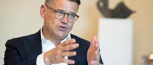 Boris Rhein (CDU), Ministerpräsident von Hessen, im Gespräch mit der dpa in der Staatskanzlei. 
