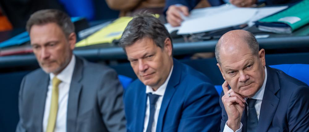Robert Habeck und Bundeskanzler Olaf Scholz auf der Regierungsbank im Bundestag.