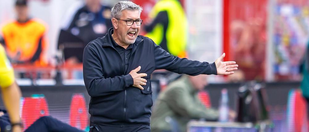 Grund zum Ärgern. Unions Trainer Urs Fischer kassierte mit seinem Team die vierte Pflichtspielniederlage nacheinander.