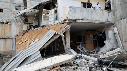 Aus Kreisen palästinensischer Sicherheitskräfte hieß es, die israelische Armee habe einen „Überwachungsposten östlich von Gaza-Stadt“ angegriffen.
