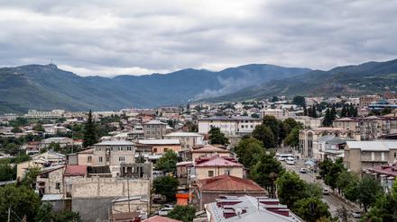 Kaum einen Tag dauerte die Offensive aus Aserbaidschan, dann gaben die Armenier in Bergkarabach auf: Ankara will das nun nutzen.