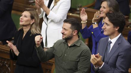 Wolodymyr Selenskyj, Präsident der Ukraine, und Justin Trudeau, Kanadas Premierminister, würdigen Jaroslaw Hunka, der im Zweiten Weltkrieg in der Ersten Ukrainischen Division kämpfte und später nach Kanada auswanderte, im Unterhaus auf dem Parliament Hill.