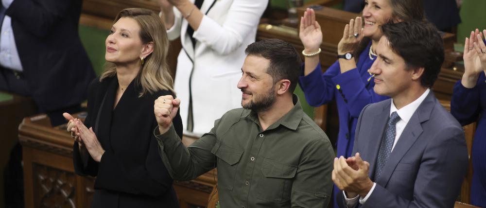 Wolodymyr Selenskyj, Präsident der Ukraine, und Justin Trudeau, Kanadas Premierminister, würdigen Jaroslaw Hunka, der im Zweiten Weltkrieg in der Ersten Ukrainischen Division kämpfte und später nach Kanada auswanderte, im Unterhaus auf dem Parliament Hill.