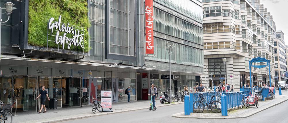 Die Galeries Lafayette wollen aus dem Gebäudekomplex Q207 an der Friedrichstraße ausziehen. Das Haus wäre damit frei für die Zentral- und Landesbibliothek.