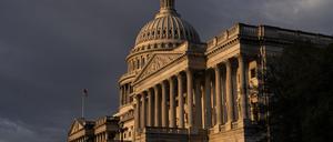 Das Kapitol in Washington bei Sonnenaufgang. 