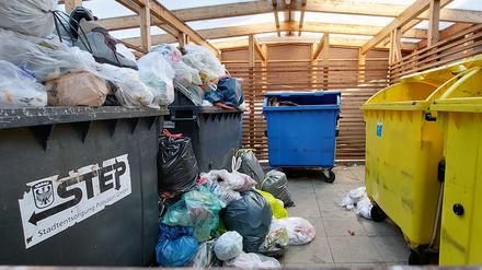 Inoffizieller Müllstreik: In der Schmiedegasse wird derzeit der Restmüll nicht abgeholt. Im Sommer war noch der Papiermüll betroffen.