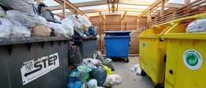 Inoffizieller Müllstreik: In der Schmiedegasse wird derzeit der Restmüll nicht abgeholt. Im Sommer war noch der Papiermüll betroffen.