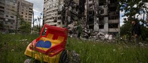 Von russischen Raketen zerstörtes Haus in Charkiw.