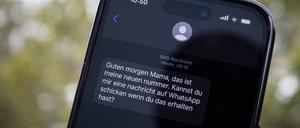 Betrug per SMS: Kriminelle suchen Kontakt, das Ziel ist, Geld zu erschwindeln. 