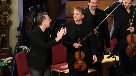 Der Komponist David Philip Hefti (links) mit dem Scharoun Ensemble beim Zermatt Festival 2023