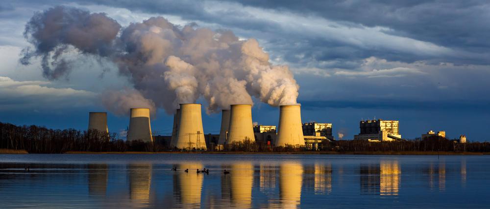 Geldhäuser wie die Deutsche Bank sind weiterhin die Finanziers fossiler Energieträger.