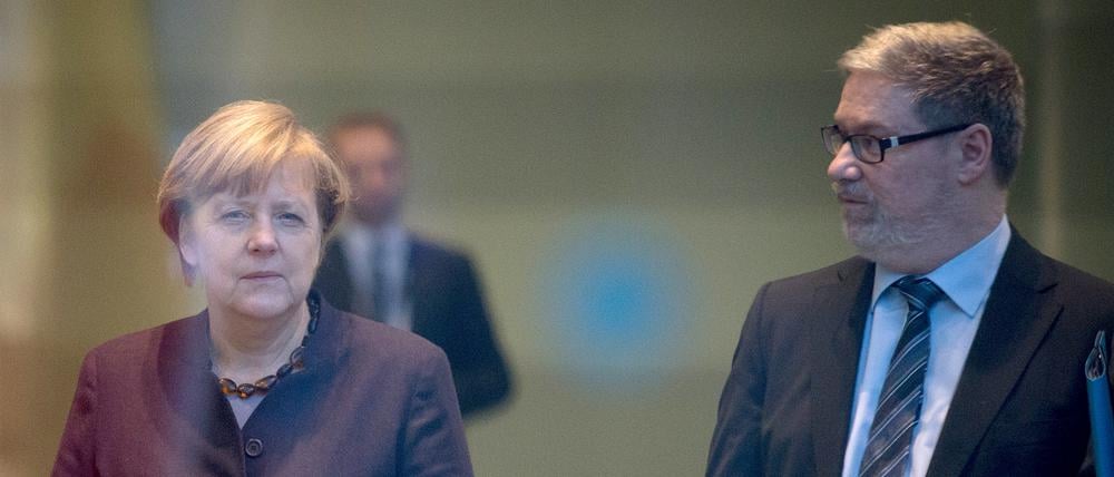 Immer an ihrer Seite: Zehn Jahre lang hat Lars-Hendrik Röller Angela Merkel in allen finanz- und wirtschaftspolitischen Fragen beraten.