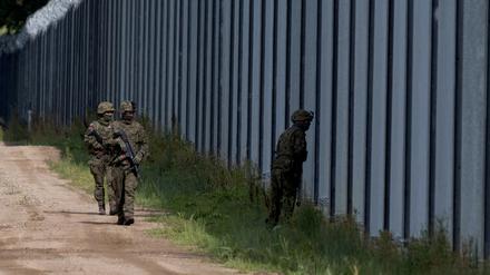 Polnische Soldaten an der Grenze zu Belarus.