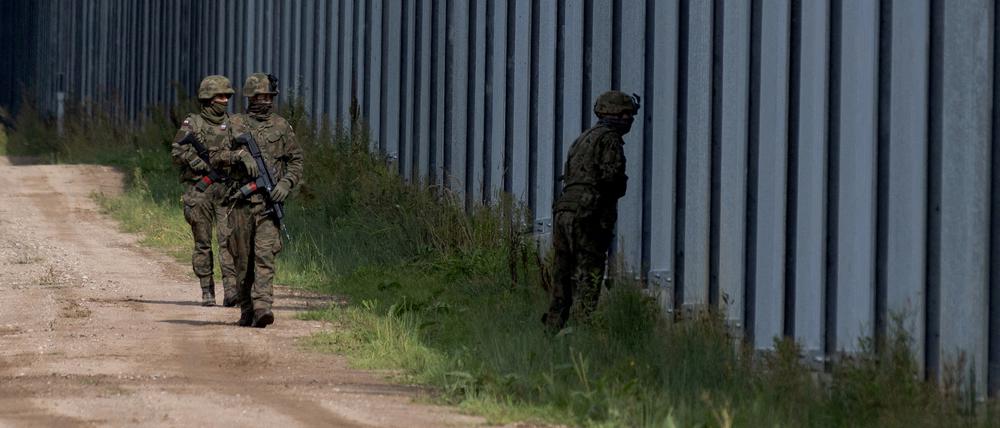 Polnische Soldaten an der Grenze zu Belarus.