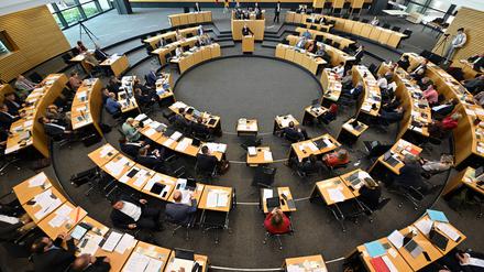 Steffen Dittes (Die Linke), Fraktionschef, spricht im Plenarsaal des Thüringer Landtag. 
