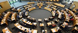 Steffen Dittes (Die Linke), Fraktionschef, spricht im Plenarsaal des Thüringer Landtag.