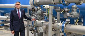 André Bähler, Verbandsvorsteher vom Wasserverband Strausberg-Erkner (WSE), steht im Wasserwerk Spitzmühle.