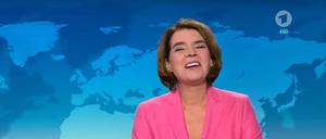 „Tagesschau“-Sprecherin Susanne Daubner lacht.