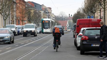 Die Stadt Potsdam plant Tempo 30 für die Charlottenstraße. Dagegen regt sich Widerstand von Anwohnern und Gewerbetreibenden.